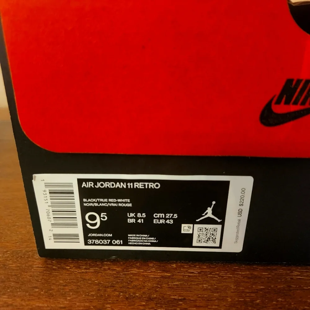 Jordan 11 Retro Playoffs Bred (2019) 378037-061 Size 9.5 - Picture 14 of 15